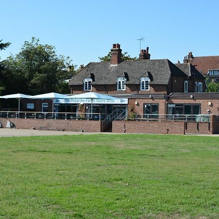 Riverside House Hamble-le-Rice Exterior photo